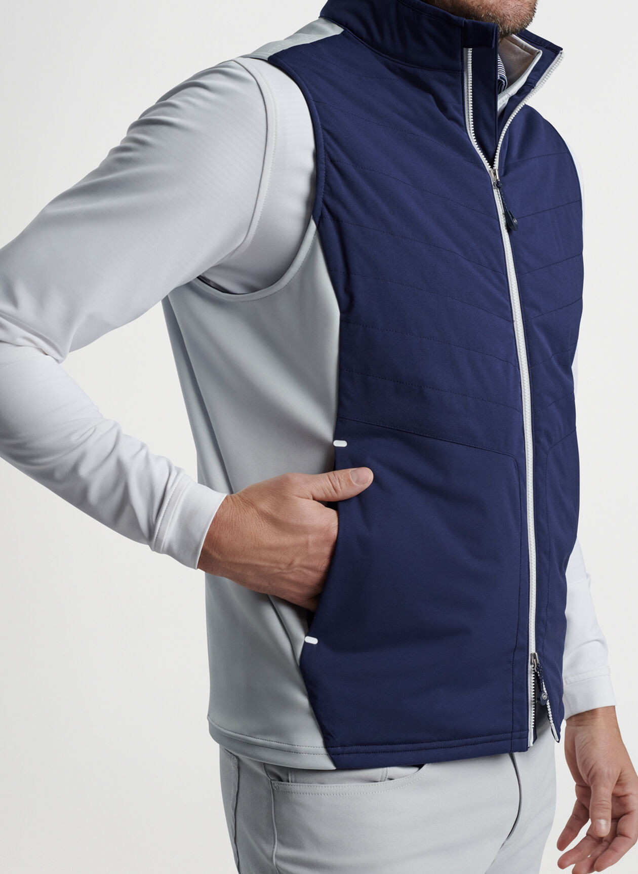 Custom logo embroidered breathable men's lightweight soft shell vests, windproof sleeveless jackets, suitable for traveling, hiking, running and golf