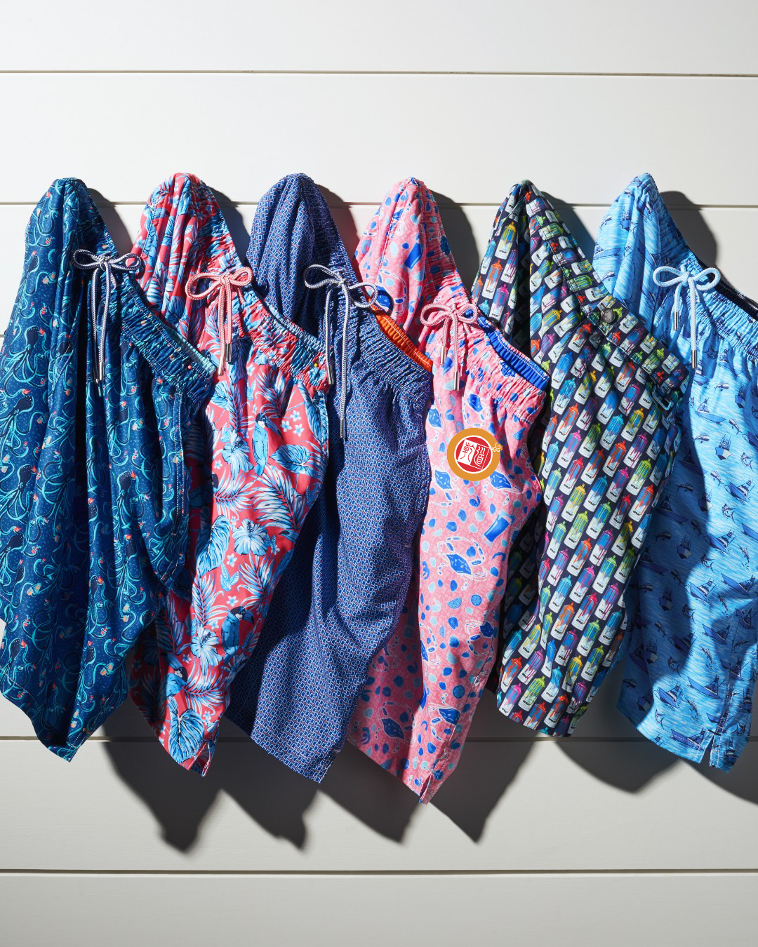 Casual and classic men's summer beach shorts with drawstrings, customized logos, medium waist, made of wool fabric, featuring sublimated panel patterns and button pockets