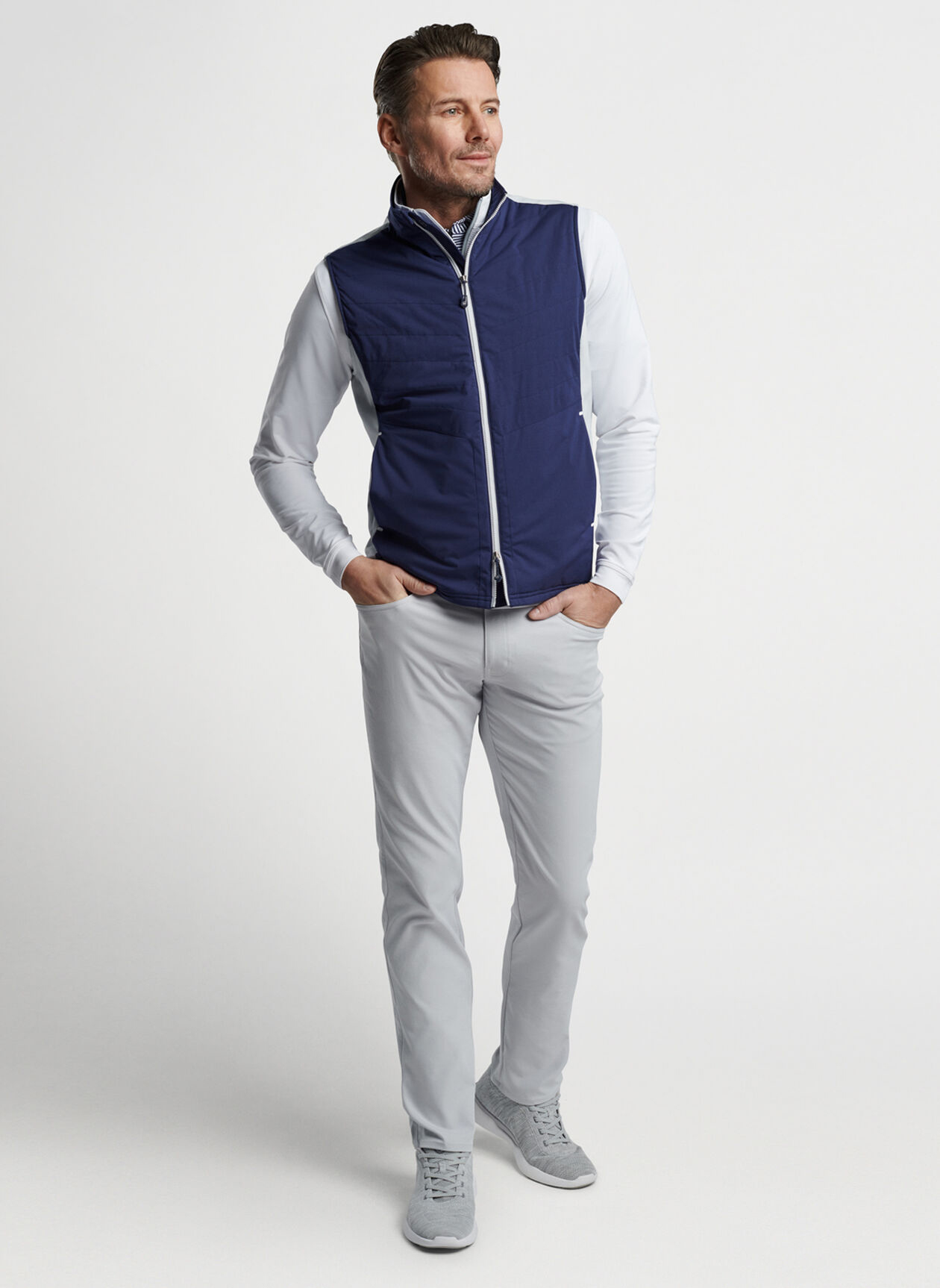 Custom logo embroidered breathable men's lightweight soft shell vests, windproof sleeveless jackets, suitable for traveling, hiking, running and golf