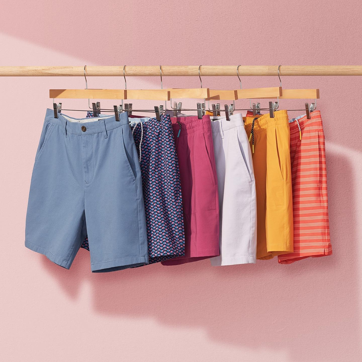 Wholesale customized men's sports golf shorts with logos, breathable, loose-fitting and drawstring design