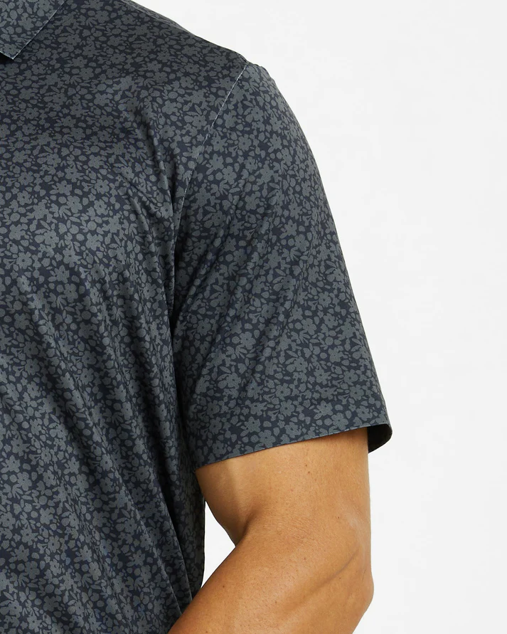 Men's Golf Polo Shirt - Black Casual Performance Wear for Golf Enthusiasts