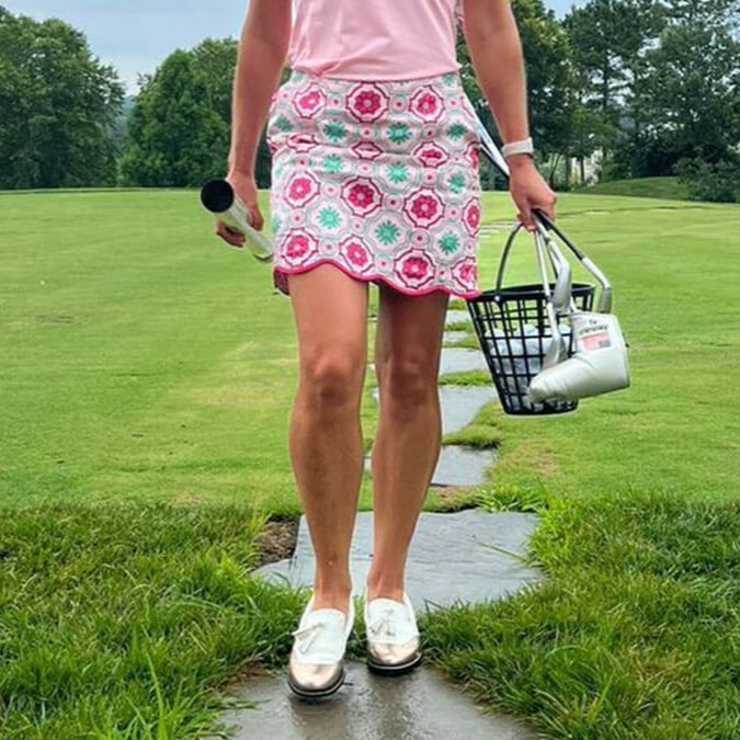Custom-made sportswear with logo, which is suitable for running and fitness, featuring a black-pink elastic cotton short skirt for sports, as well as a golf short skirt with pockets