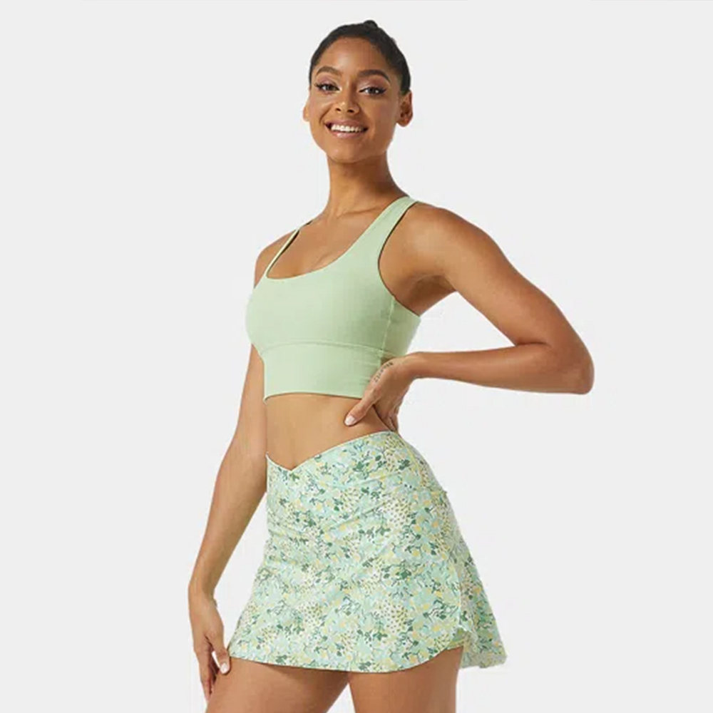 Custom-made sportswear with logo, which is quick-drying, breathable, short in length and suitable for women's golf, with a length reaching seven-tenths of the leg for running and fitness