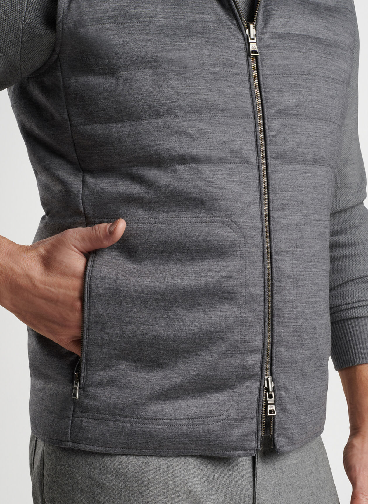 OEM golf apparel with brand-new design, high quality, winter customized, full-zip, lightweight soft shell, windproof sleeveless multifunctional golf down vests