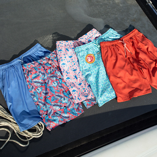 Casual and classic men's summer beach shorts with drawstrings, customized logos, medium waist, made of wool fabric, featuring sublimated panel patterns and button pockets