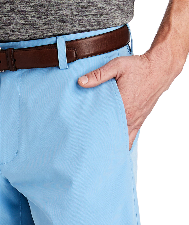 Chinese suppliers offer high-performance cotton 9-inch summer golf shorts for men, with a casual style, printed designs, zipper pockets and available for knitwear OEM